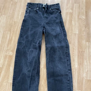 Svarta Jeans - Svarta jeans storlek xs från lager 157