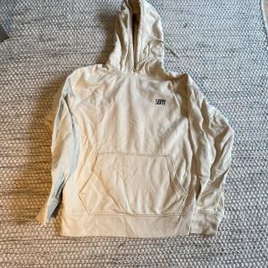 Levis hoodie - Beige Levis hoodie, fint skick  Storlek: S