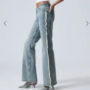 nova slim bootcut jeans från WEEKDAY. super trendiga å populära, syns överallt ! Nypris 670 kr, W26 L32
