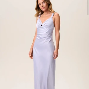 Adoore klänning - Storlek 36, använd endast 1 gång, fint skick, köpt för 1395 kr