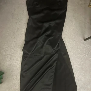 Klänning  - Klänning från Nakd, superfin och skönt material men för liten för mig, aldrig använd✨