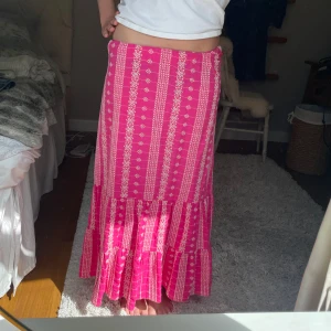 Klänning - Rosa klänning som jag brukar använda som långkjol. 