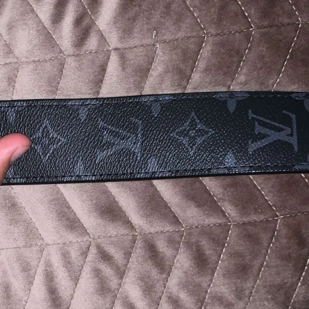 Säljer denna väska då jag har ingen användning av den, den passar inte min stil. Fick den som present. Inga skador Pris kan diskuteras vid snabb affär!. Laukut & Käsilaukut.