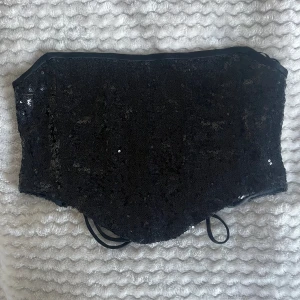 Topp - Glittertopp från Gina, använd vid ett tillfälle ✨