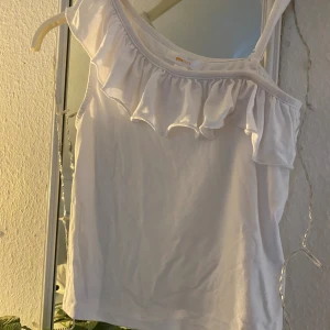 Gina Tricot blus❣️ - Söt Gina blus till sommaren! Knappt använd och inga defekter🥰