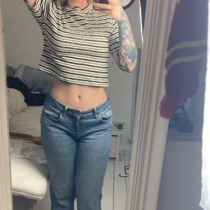 randig crop top  - oanvänd 