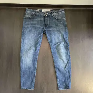 🔵 Säljer dessa feta Jacob Cohen jeans i storlek 36 men passar 32, skicket på dessa är super, 8,5/10, vid fråga så är det bara att höra av sig 🤝
