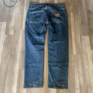 Carhartt paintstained jeans, straight fit riktigt feta 34/32