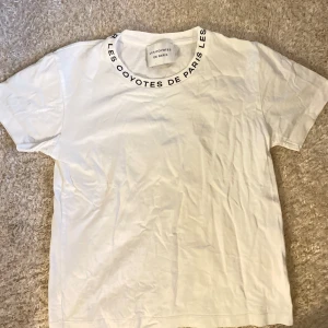 Vit tshirt - Vit T-shirt ifrån les coytes des paris i storlek xs. Använd 1 gång
