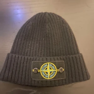 Stine island mössa - Tvär fett, använd men inga skador