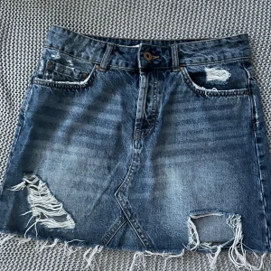 Zara jeanskjol  - Storlek S/36, väldigt bra skick 