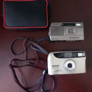2 st vintage kameror + skalen för 110 kr. Priset kan alltid diskuteras. Skriv om du har frågor☺️