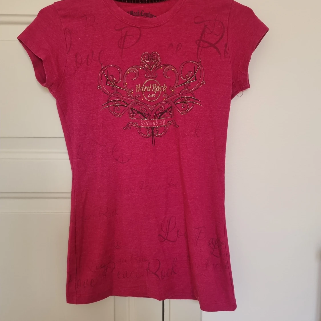 Rosa tröja med tryck 