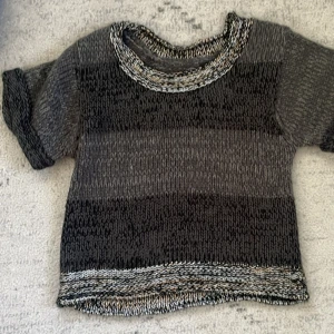 Stickad t-shirt - Säljer denna jätte fina stickade t-shirten