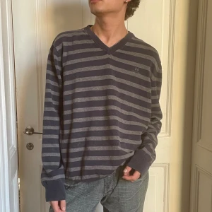 Vintage Jean Paul  - Vintage jean Paul tröja I storlek XL för referens passar som en medium eller large! 