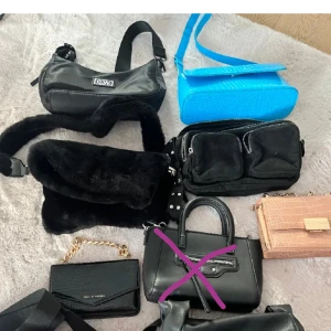 Väskor  - Alla är knappt använda, inga skador. Från 99, kontakta mig privat för pris :) pris kan alltid diskuteras! 