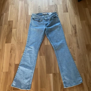Levi’s Jeans  - Jätte fina Levi’S byxor, de kommer inte till användning och det är bra skick på de, använt de 1 gång på grund att de var för små den ordinarie pris är runt 900.