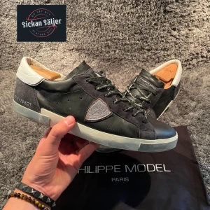 Philippe Model - Tjena!  Säljer nu dessa tvär feta Philippe Model! | Skick 9/10 | Nypris 4000kr, mitt pris 2499 ✅ | Storlek 45, passar 44-45 | Dustbag medföljer! | Hör av dig vid minsta fråga eller fundering, hjälper gärna till!