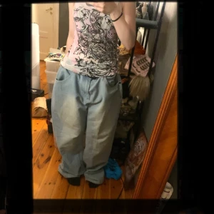 Raw blue byxor - Baggy raw blue byxor som är super fina💖