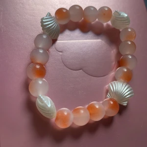 🍑🧡 - Egengjord armban🌟Alla går att få i speciella storlekar vid intresse men alla Är gjorda på stretchig tråd så passar dom flesta 💜