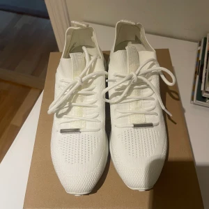 Skor - Säljer  STEVE MADDEN skor helt ny  storlek 39-40