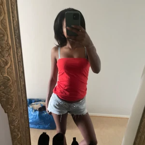 Snygg tube topp - En jätte snygg röd tube top!! Inte andvänd!!