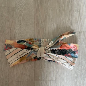 Semestertopp  - Jätte söt sommartopp/bh i storlek s, jätte bra skick☀️💕