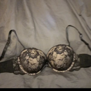 Push Up Bh - Snygg bh, köpt på vinted säljer då den inte passar mig☺️