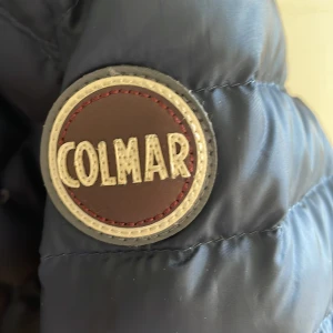 Colmar  - Säljer min colmar jacka som är i ny skick. Den har inga skador och passar en small men även medium❤️❤️❤️ Säljer för att jag inte tycker att den kommer tillräckligt till användning.  Skriv gärna innan ni köper ❤️fråga gärna om ni undrar något.