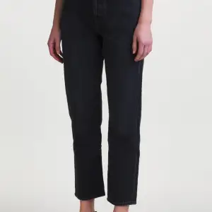 Hej!  Säljer ett par helt oanvända Acne jeans, modellen heter ”Mece black” och är helt raka i passformen.  Kan postas!  Hälsningar// Ludvig