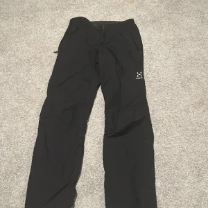 Haglöfs byxor - Bra skick passar mellan 173-178 använd 1 gång bara, har inte samma stil längre annars tycker om dom jätte mycket👍🏽