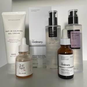 Blandad hudvård, hudvårdskit - Nypris för allt ≈ 1150kr. Säljes tillsammans för 300kr! 🫶 OBS!! Om du får en reaktion av en produkt eller något inte fungerar för dig så är det INTE mitt ansvar. Vi har alla olika hudtyper och reagerar annorlunda på olika produkter. ❤️