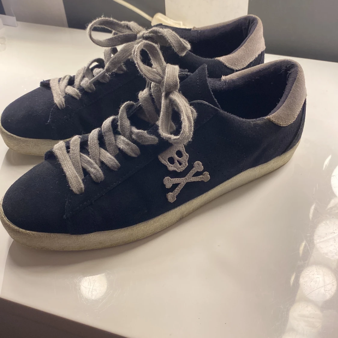 SUPERSNYGGA SKOR - 90