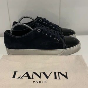 Lanvin skor - Hej! Säljer nu dessa super snygga lanvin skor. Skorna är i toppskick 9/10. Med skorna medföljer dustbag 