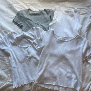 4 fina tröjor till sommaren💗⛱️ - Säljer dessa tröjor👌🏻💗 alla är i storlek S. Linnet som kmr fårn Gina har en liten fläck på som ni kan se på sista bilden