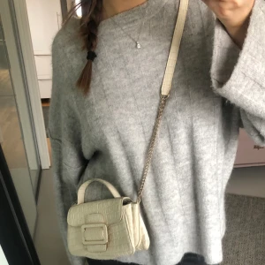 Vit väska från zara - Så fin vit väska från zara, knappt använd❤️