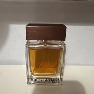 Dolce gabbana the one - Hej jag säljer min Dolce gabbana the one som nästan är oanvänd som får  dig att lukta fräscht och gott. Nypriset  900 och söker runt 500 kan gå ner i pris vid snabb affär