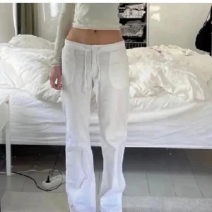 Bonprix linnebyxor - Jättefina linnebyxor köpta på sellpy i nyskick!! Endast testade av mig. Säljer då de inte riktigt passar. Hör av er vid intresse eller fler bilder.💗