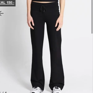 Mjukisbyxor  - Mjukisbyxor ”Ebba” fitted Low waist byxor i storlek xs! Helt nya med lappen kvar!