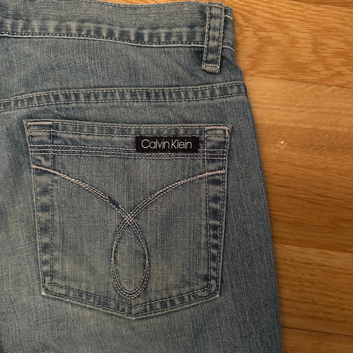 lågmidjade bootcut jeans - 90