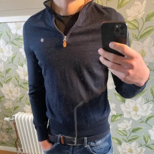 Morris halfzip  - Tjena! Säljer en Morris halfzip. Skick 9/10. Nypris 1800kr, hör av er vid frågor. Allt gott//Wilmer