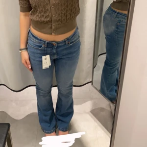 Jeans - Lågmidjade bootcut jeans från lindex. Jag är 171 och de passar perfekt i längd. Skriv för fler mått. 
