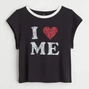 I ❤️ME t-shirt från H&M Mycket bra skick:) 