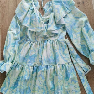 Snygg klänning  - Långarmad fest klänning 