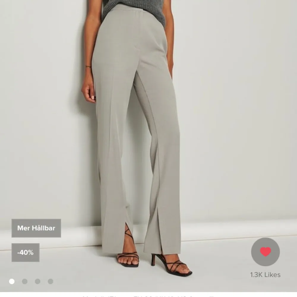 Kostymbyxor med hög midja. Köpt för 399kr. Endast använd en gång. Något stor i storleken. Jeans & Byxor.