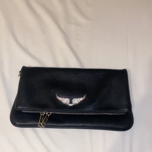 En Zadig väska💕 - En Zadig väska Fake men väldigt fin det ingår ett långt band och ett kort band💕