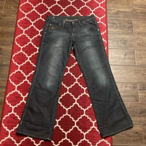 G-star jeans i mörk washed Storlek 31/32 loosefit 