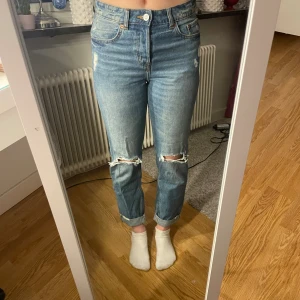 Håliga Jeans  - Byxor i nyskick eftersom dom knappt är andvända 