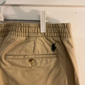 Ralph lauren byxor - Endast använda en gång altså nästan nyskick. Nypris 1700kr.