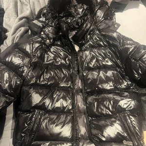 Moncler Maya - Moncler maya i super bra oanvänd skick strl L (3)